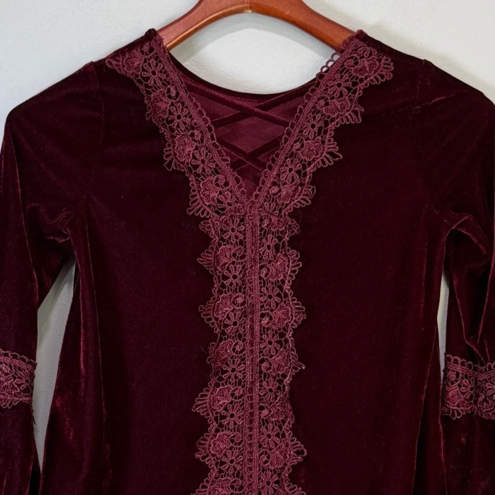 Soprano Burgundy Velvet Lace Bell Sleeve Top whimsigoth girls‎ L 14 women's S